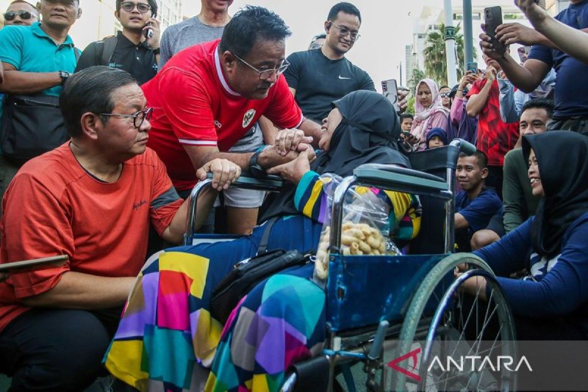 DKI kemarin, Pram-Doel naik MRT ke CFD hingga mobil tabrak restoran