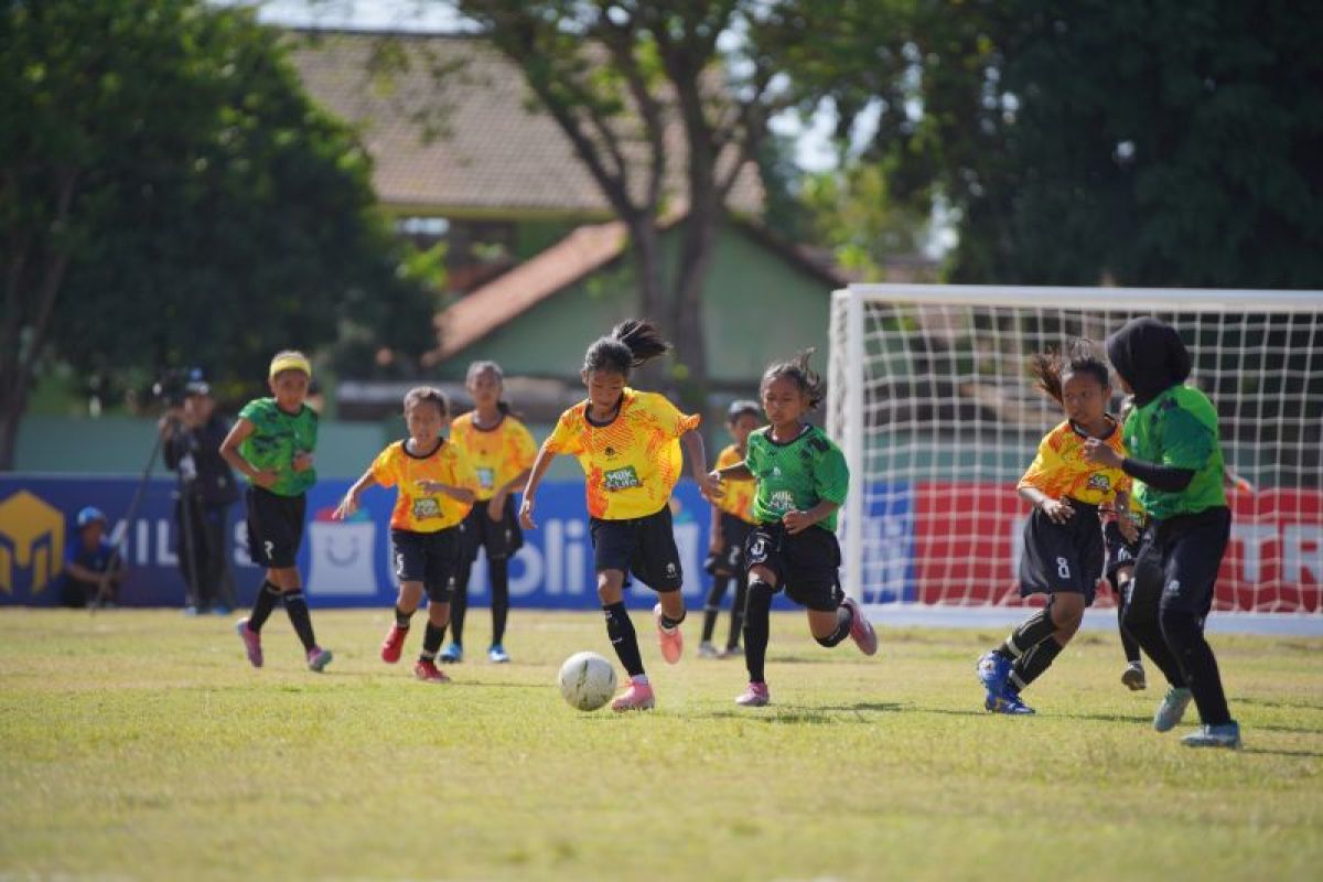 SDN Ketabang I A juara MilkLife Soccer Challenge