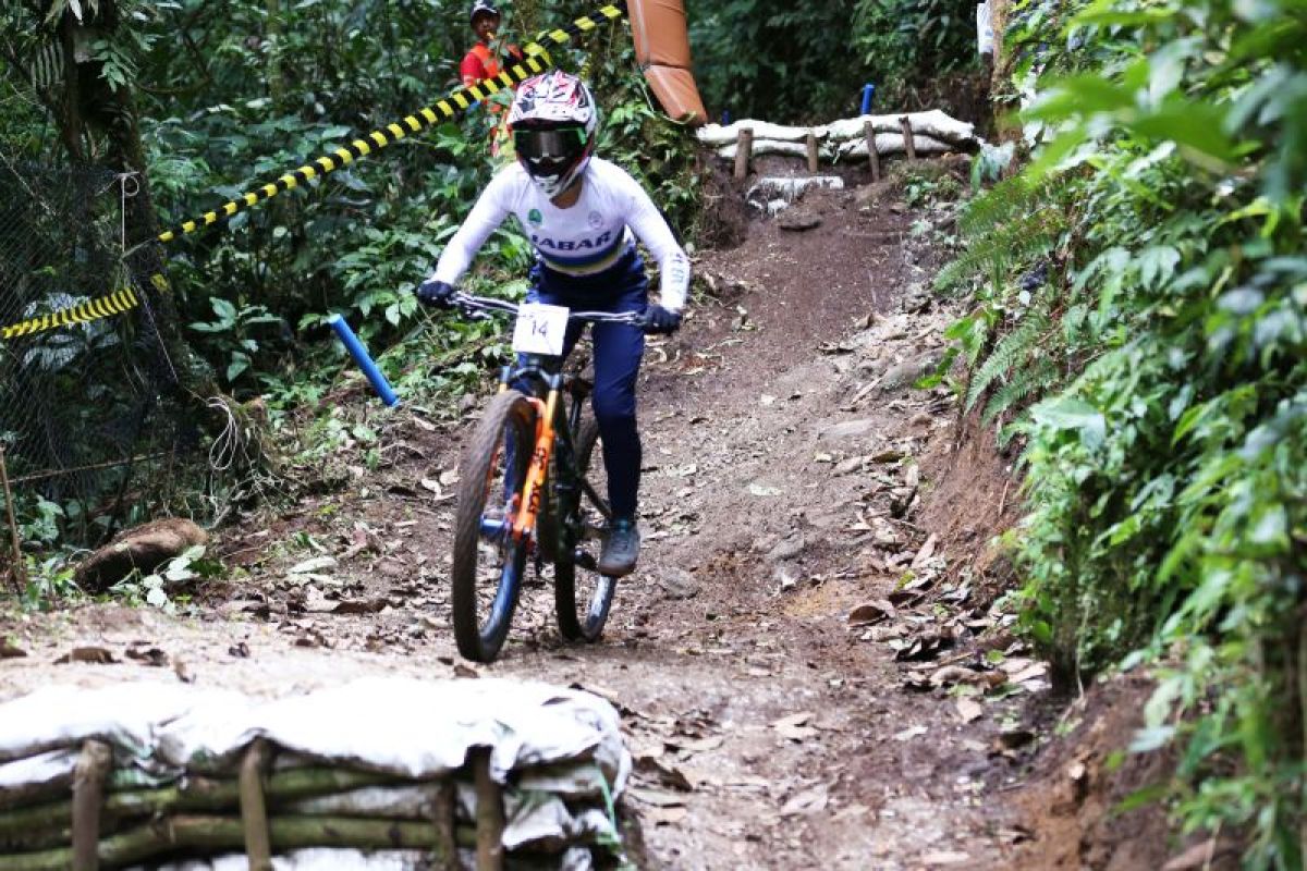 22 pesepeda uji coba trek downhill PON 2024 di Tahura Bukit Barisan