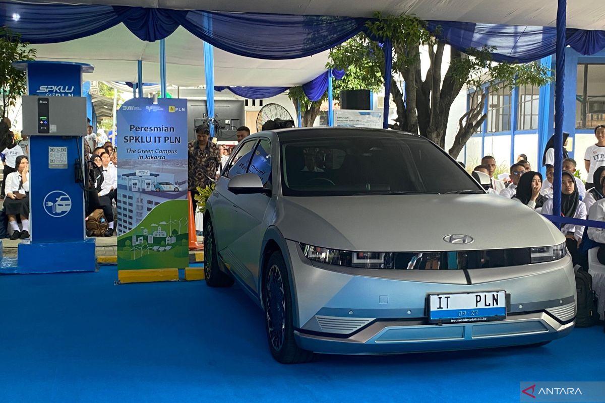 PLN Jakarta tambah 1.000 tiang listrik jadi "charger" kendaraan