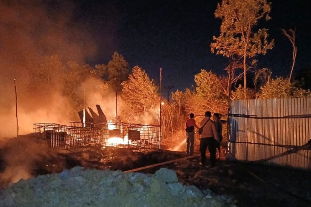 Polisi tangkap 2 orang diduga terkait gudang BBM terbakar