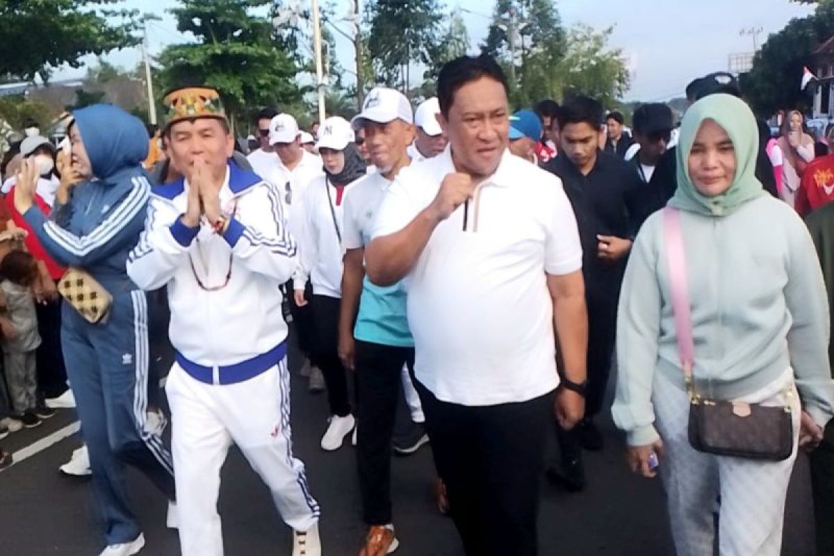 10.178 paket sembako dibagikan saat deklarasi Agustiar-Edy Pratowo di Kobar