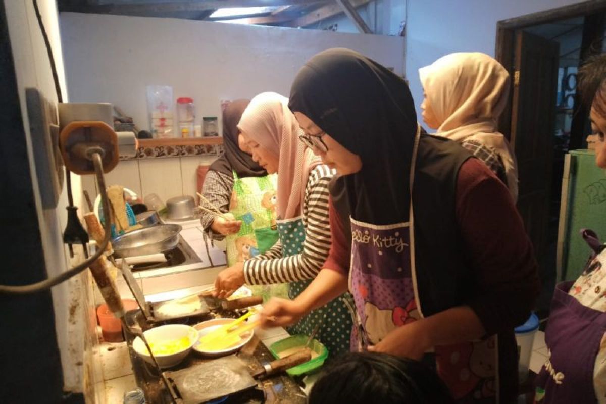 Dinas Perdagangan Kulon Progo membantu sertifikasi halal pelaku IKM
