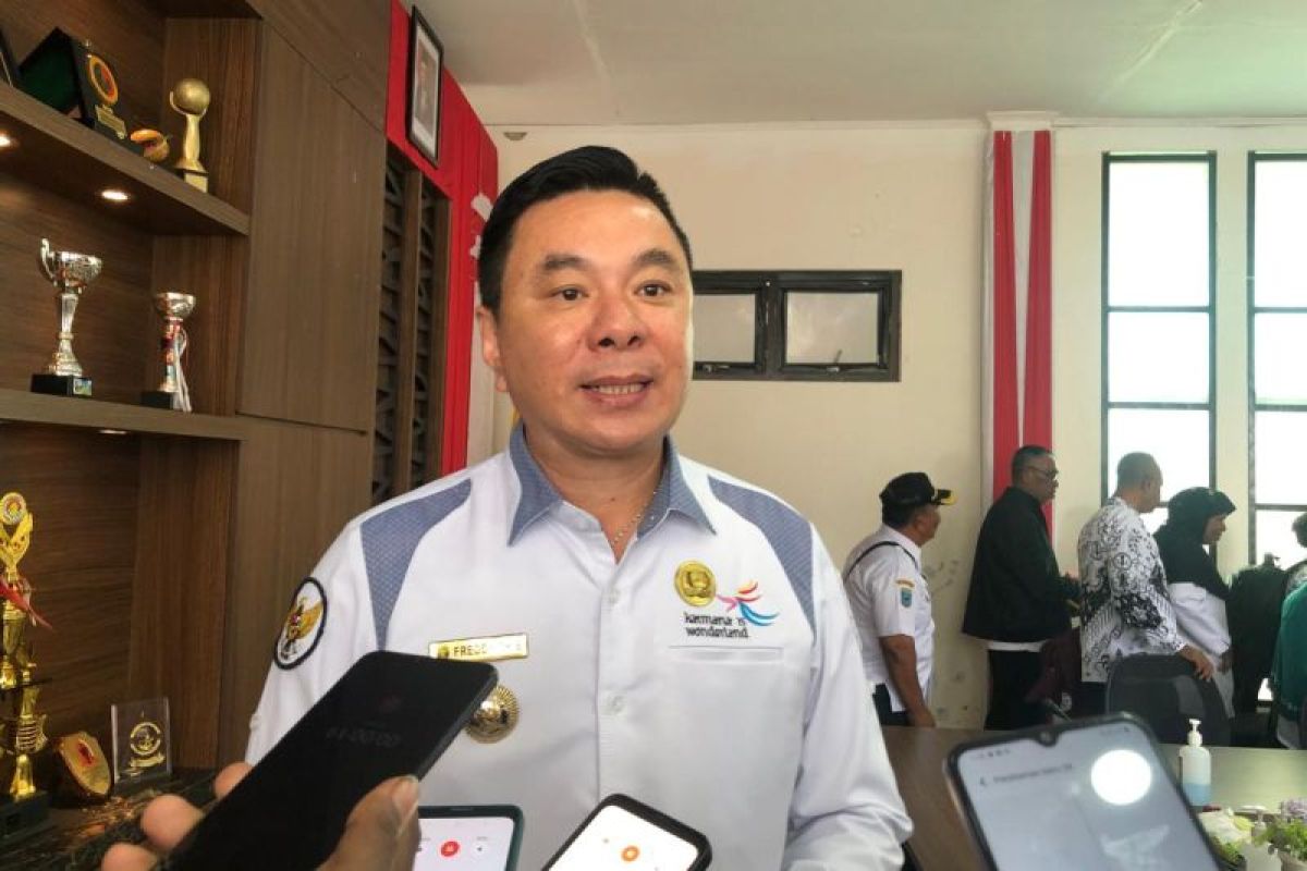 Bupati Kaimana ajak warga menjaga persatuan jelang Pilkada