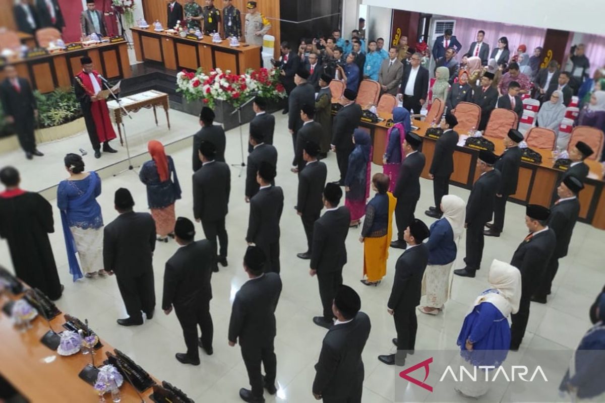 Sebanyak 35 anggota DPRD Kota Palu periode 2024--2029 resmi dilantik