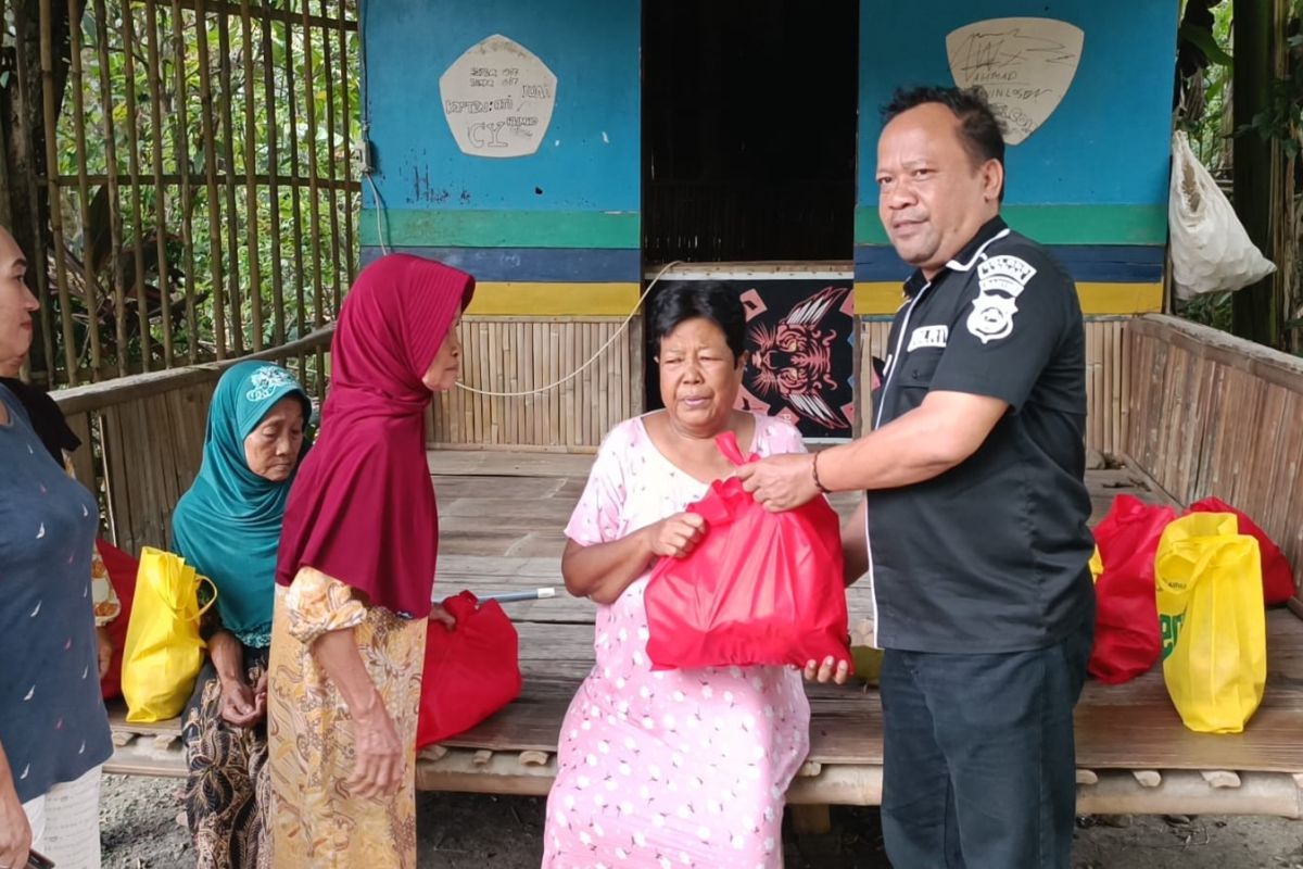 Polres Lebak Banten salurkan bantuan sosial pada lansia