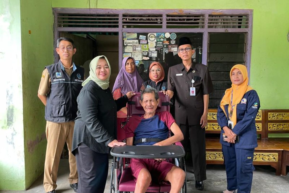 Pemkab Sleman kembali menyalurkan bantuan kursi roda program JPS