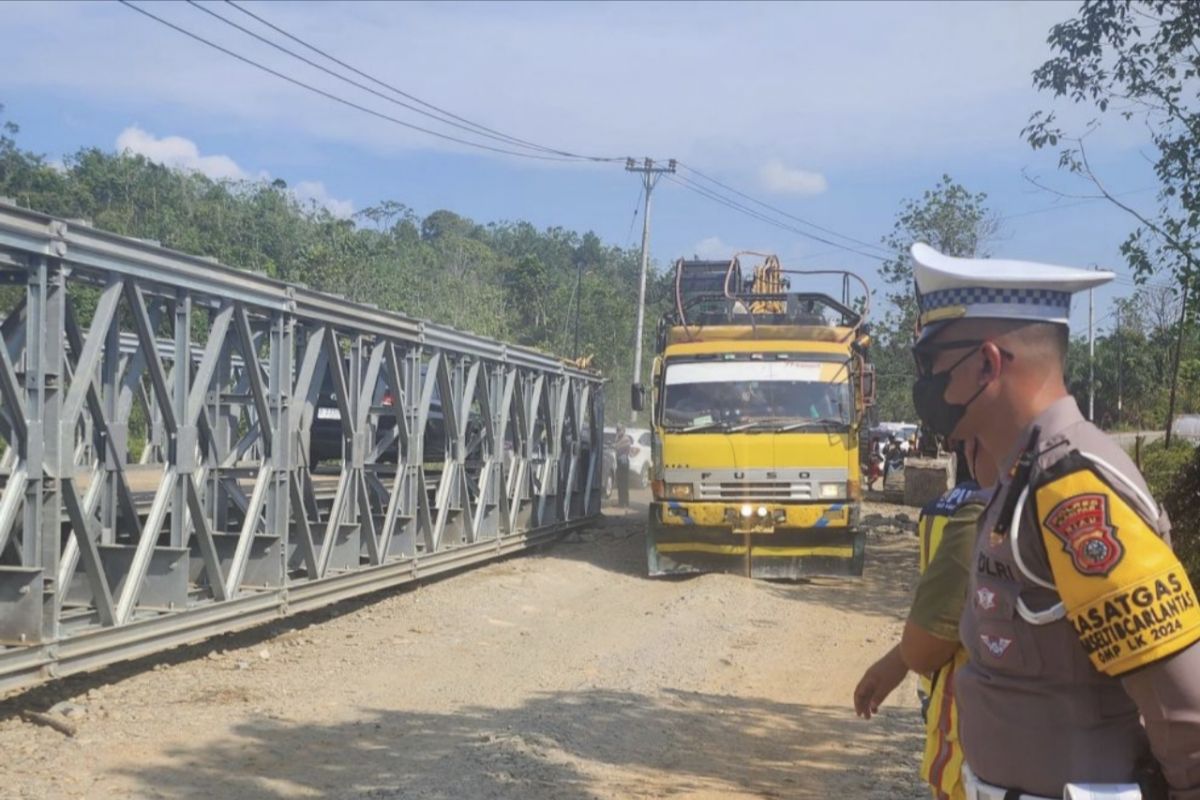 Jembatan "bailey" berhasil dipasang di Jalan Sumbar-Riau yang longsor