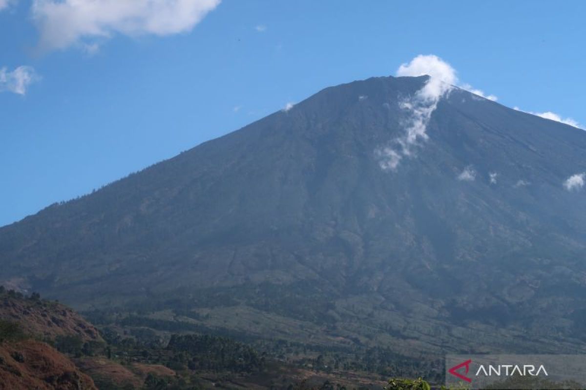 Tim gabungan cari WNA Rusia yang hilang saat mendaki Gunung Rinjani