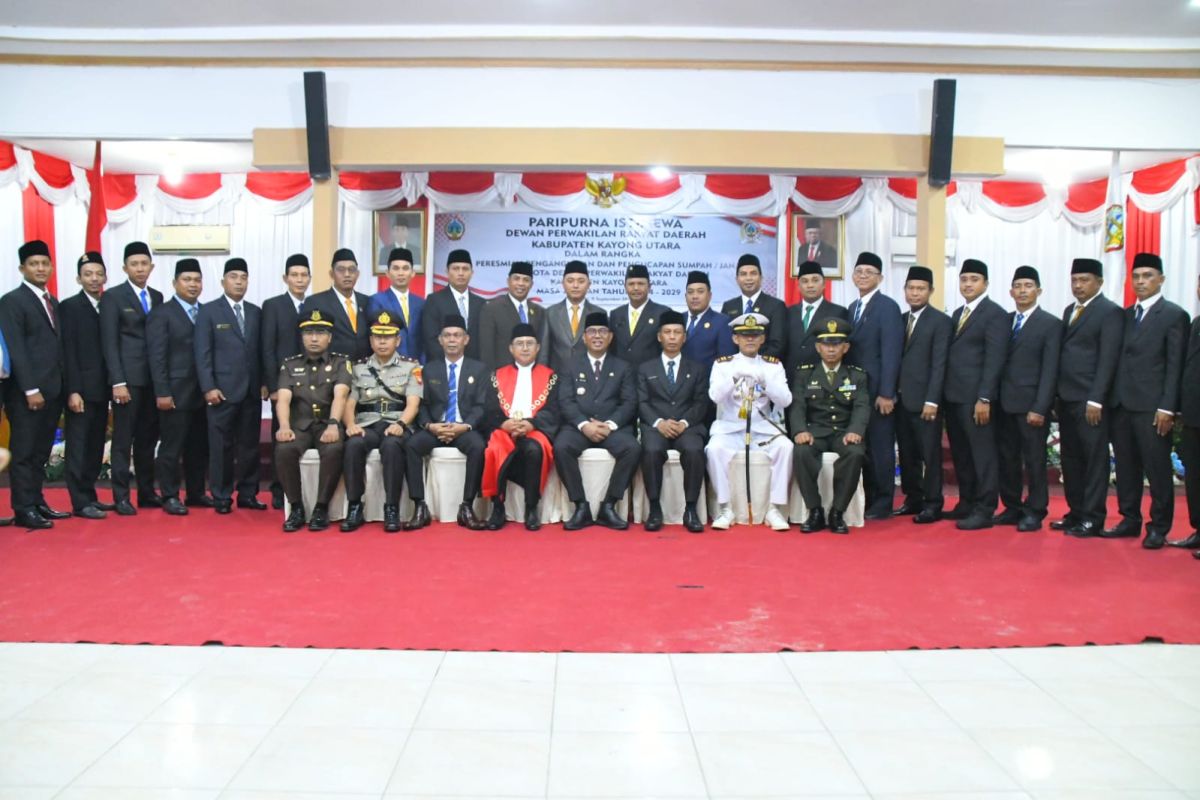 25 anggota DPRD Kayong Utara Kalbar dilantik