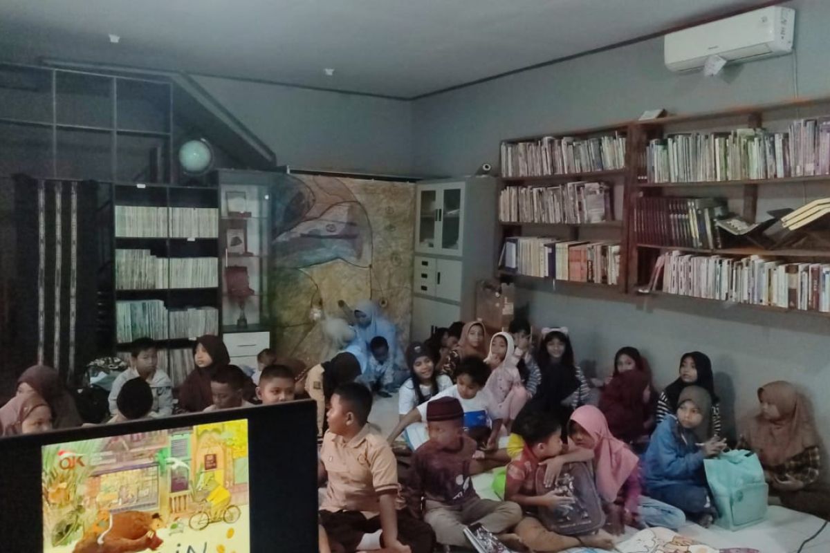 Perpustakaan Hatukau Ambon  edukasi terkait literasi keuangan bagi anak