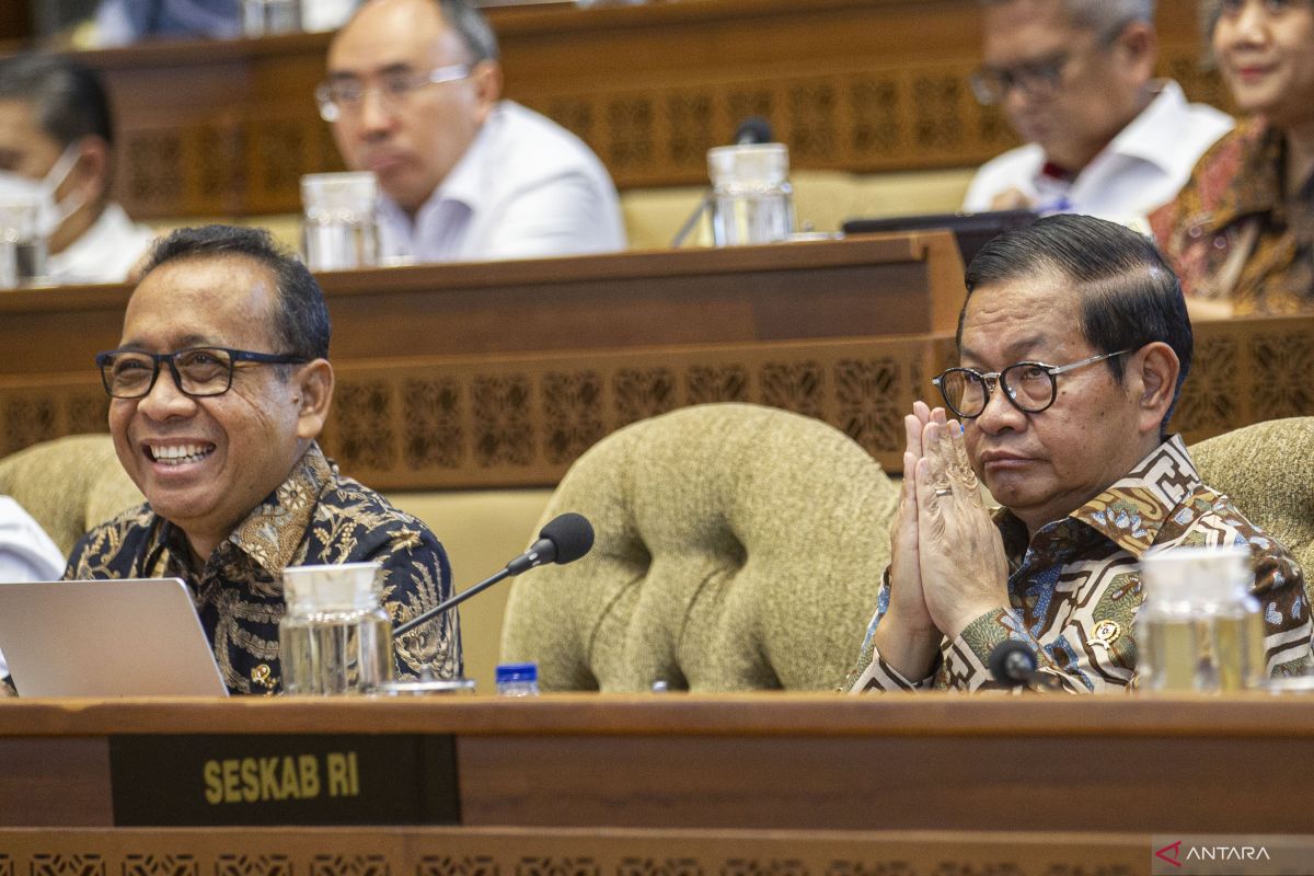 Jokowi teken Keppres pemberhentian Pramono Anung dari Seskab