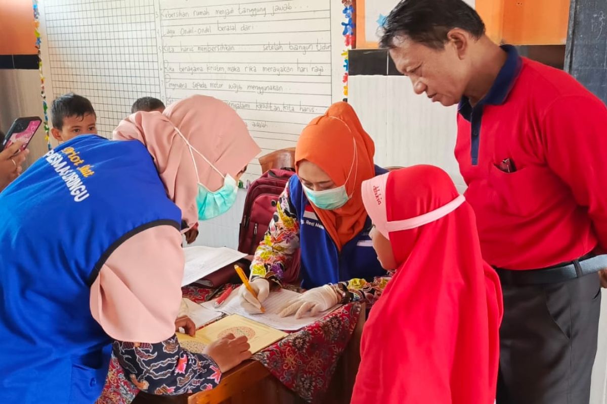 1.120 anak SD di wilayah Puskesmas Paiton Probolinggo divaksin DBD