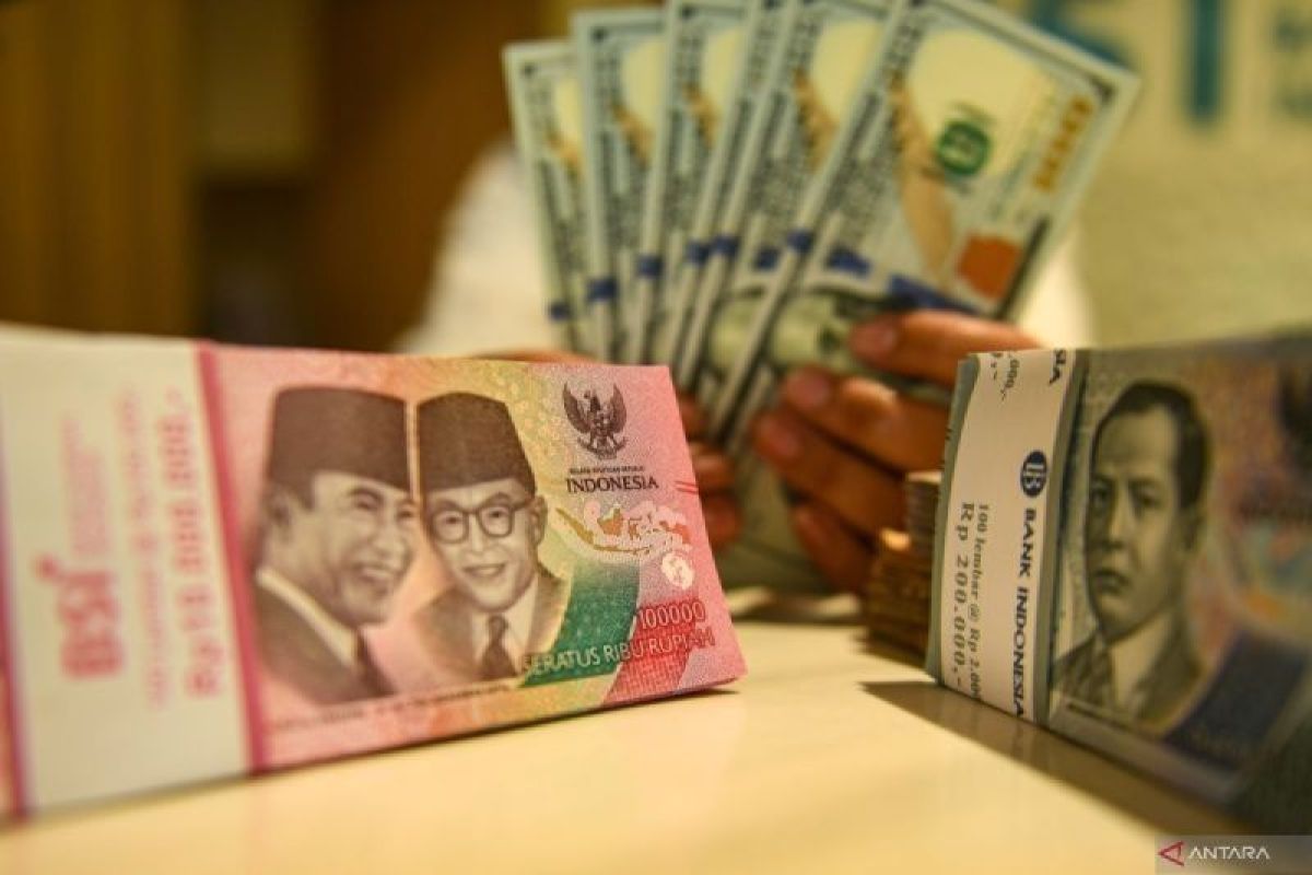 Rabu ini rupiah naik 20 poin menjadi Rp15.435 per dolar AS