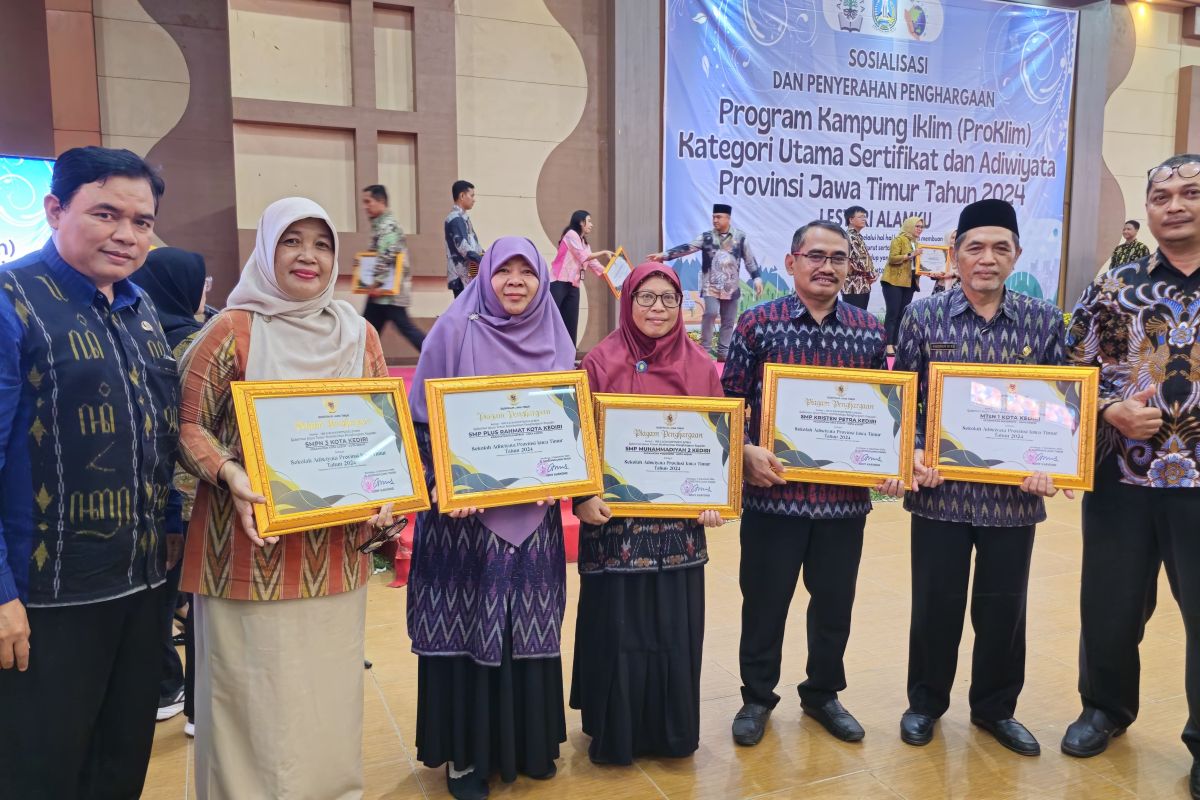 Lima sekolah di Kediri raih penghargaan Adiwiyata tingkat provinsi