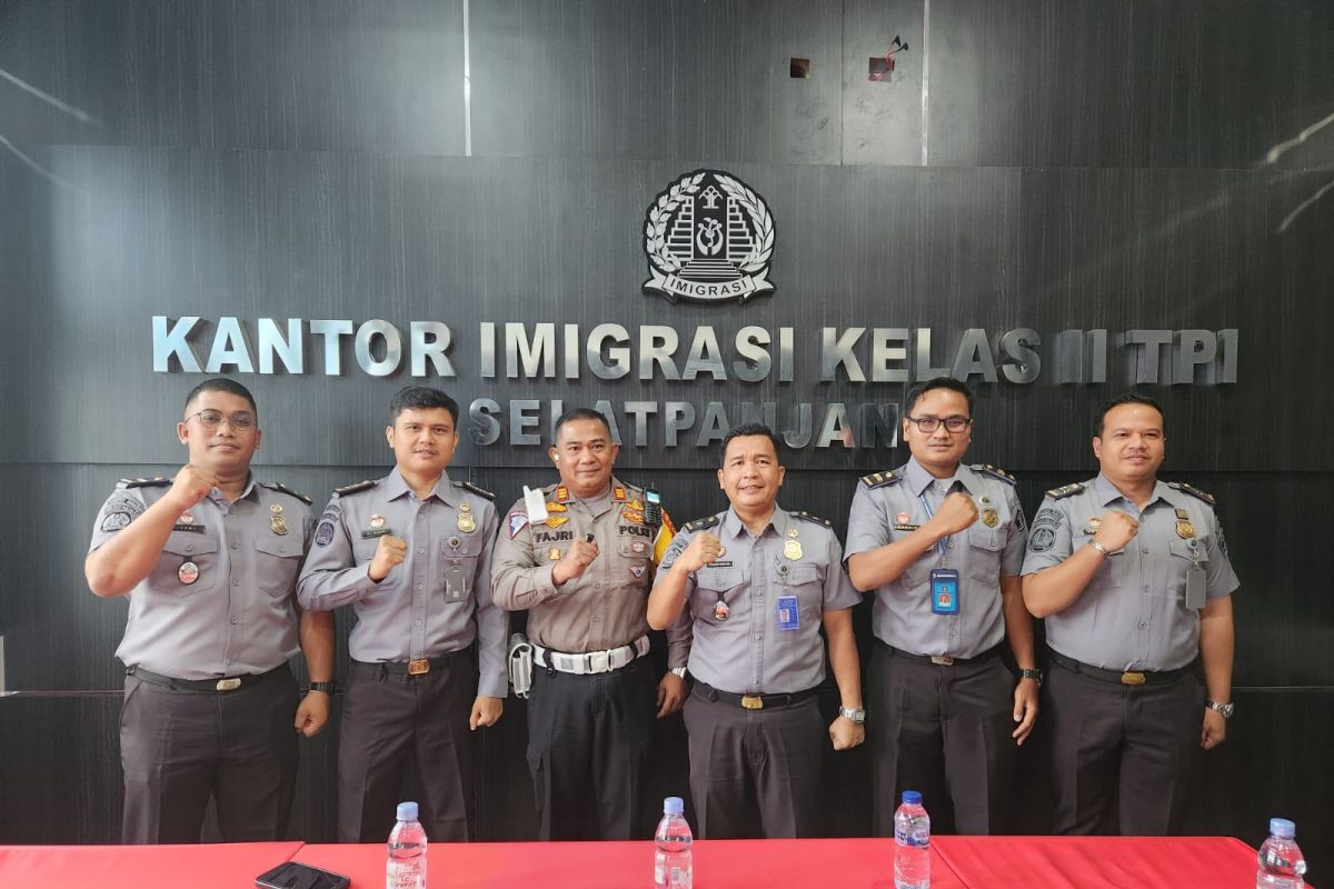 Satlantas Polres Meranti sinergi dengan Imigrasi wujudkan pilkada damai bagi WNI sedari Malaysia