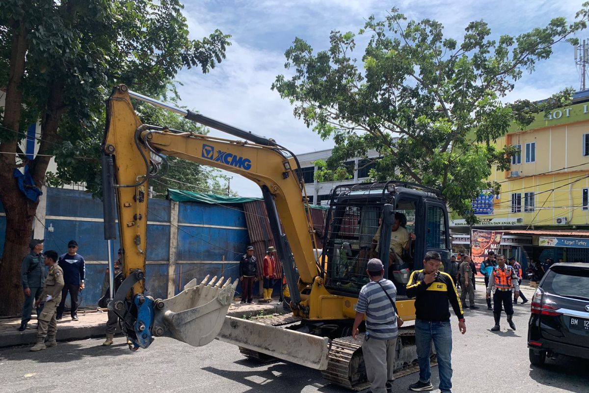 Satpol PP Pekanbaru tertibkan pedagang liar di Pasar Bawah