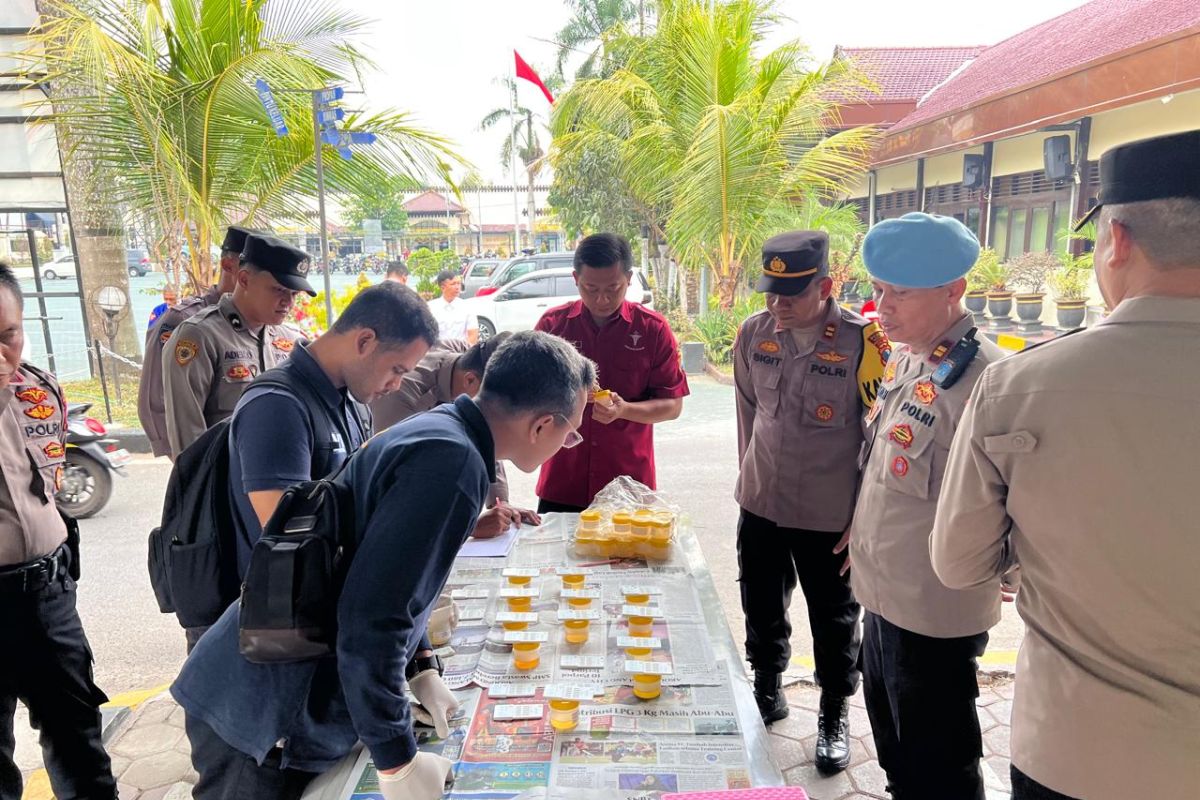 Polres Malang lakukan tes urin acak kepada puluhan personel