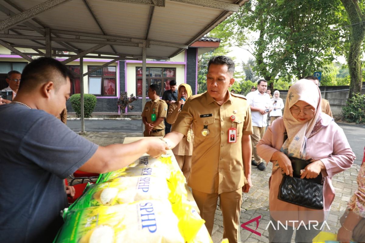 Tekan harga pangan, Pemkab Tangerang genjot pasar murah