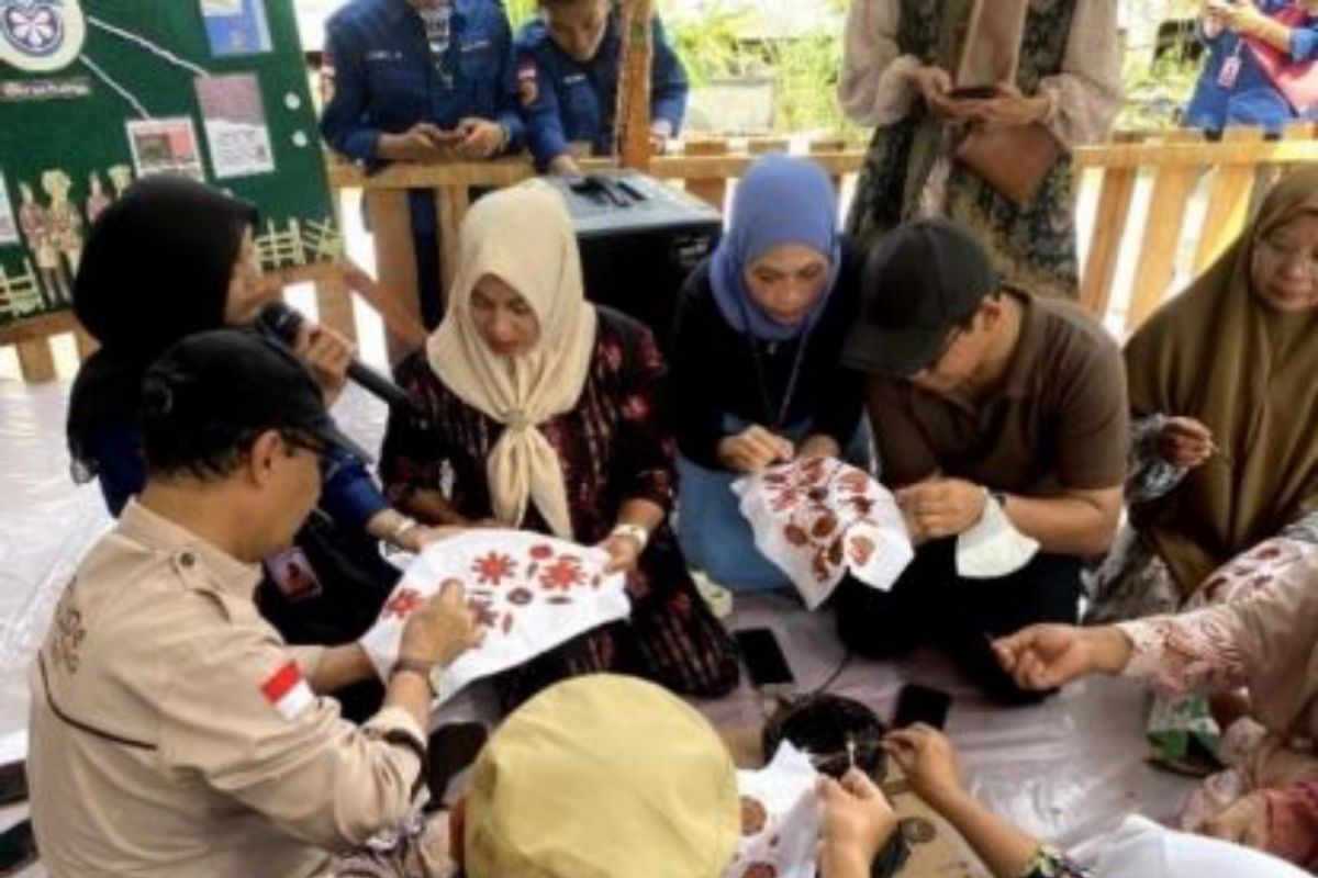 Mahasiswa Unja dirikan sekolah membatik di Olak Kemang