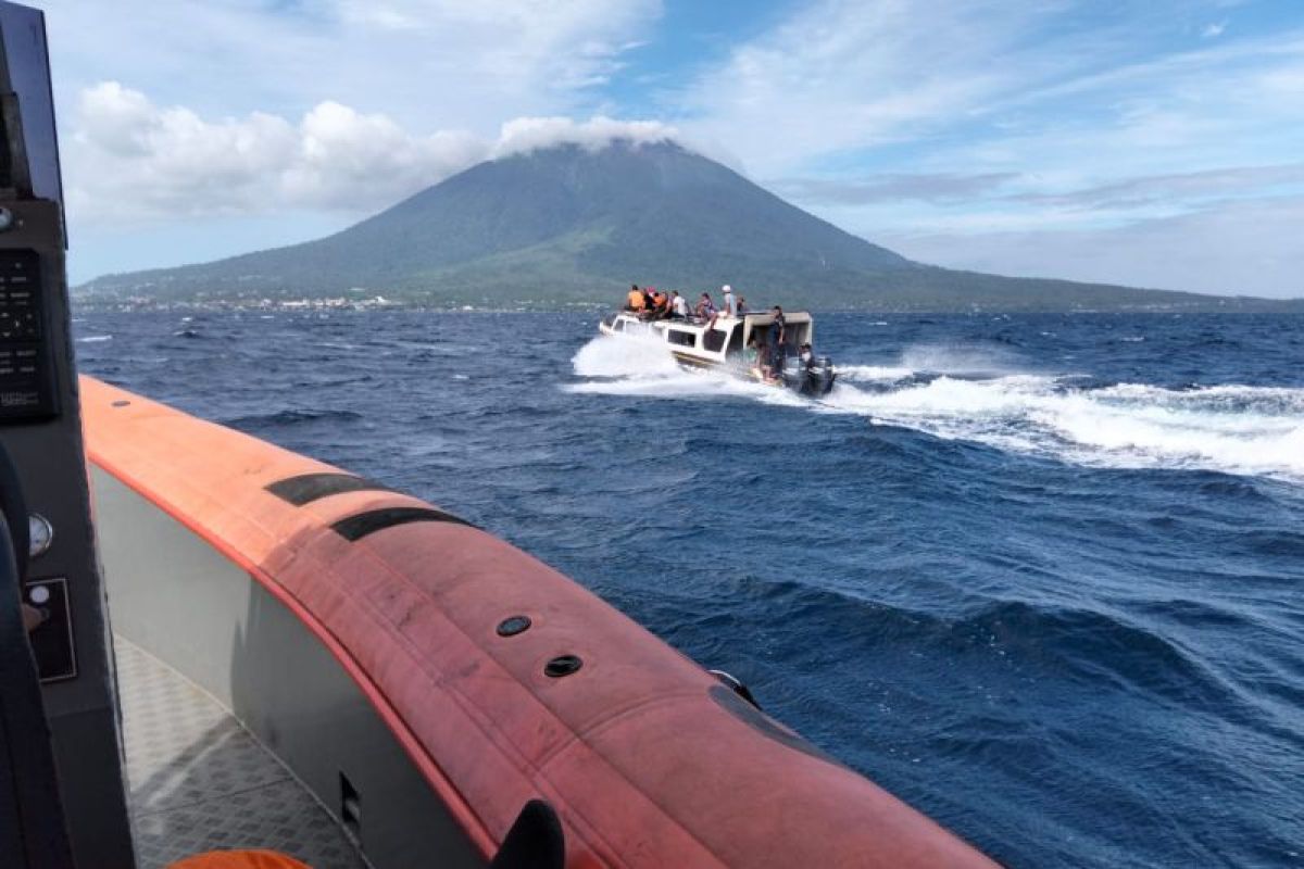 Tim SAR Ternate selamatkan 23  penumpang speedboat di perairan Jailolo