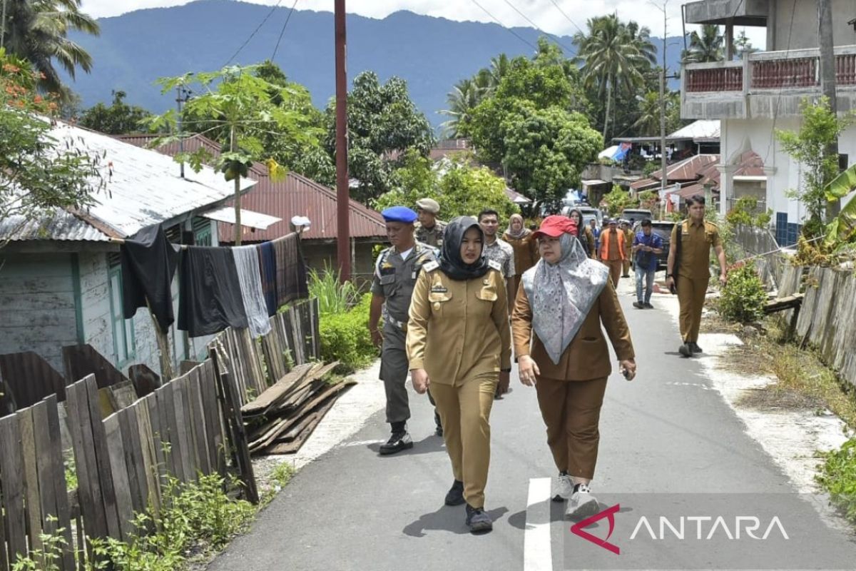 Bersumber dari bonus produksi panas bumi, ruas jalan Maga - Tano Bato selesai dihotmix