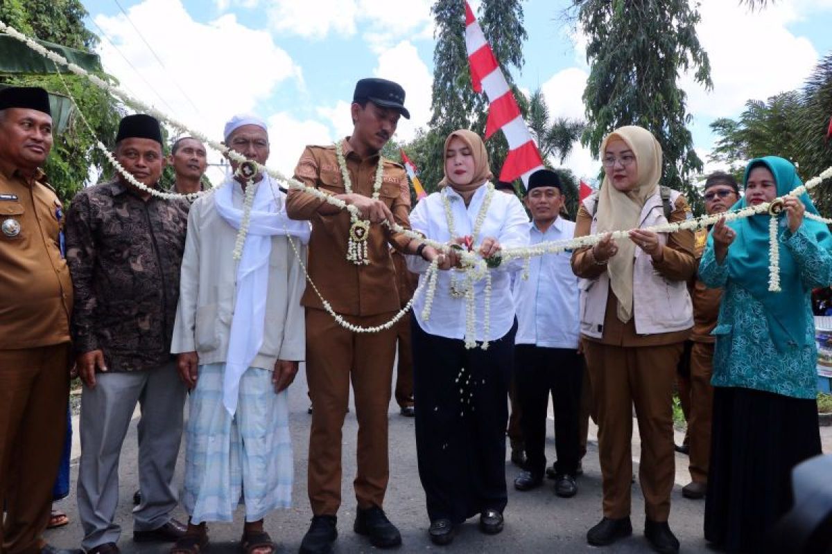 Bupati Banjar minta warga pelihara jalan guna tingkatkan perekonomian