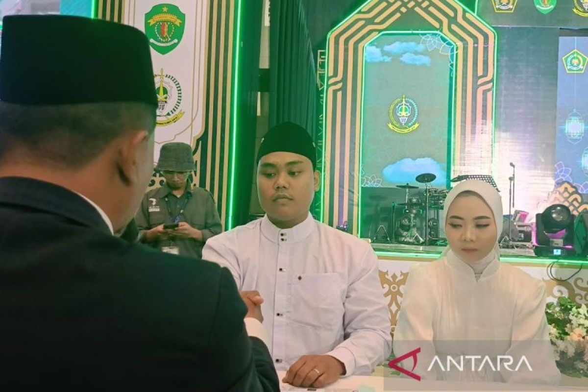 Enam pasangan menikah di sela ajang MTQ Nasional XXX di Samarinda