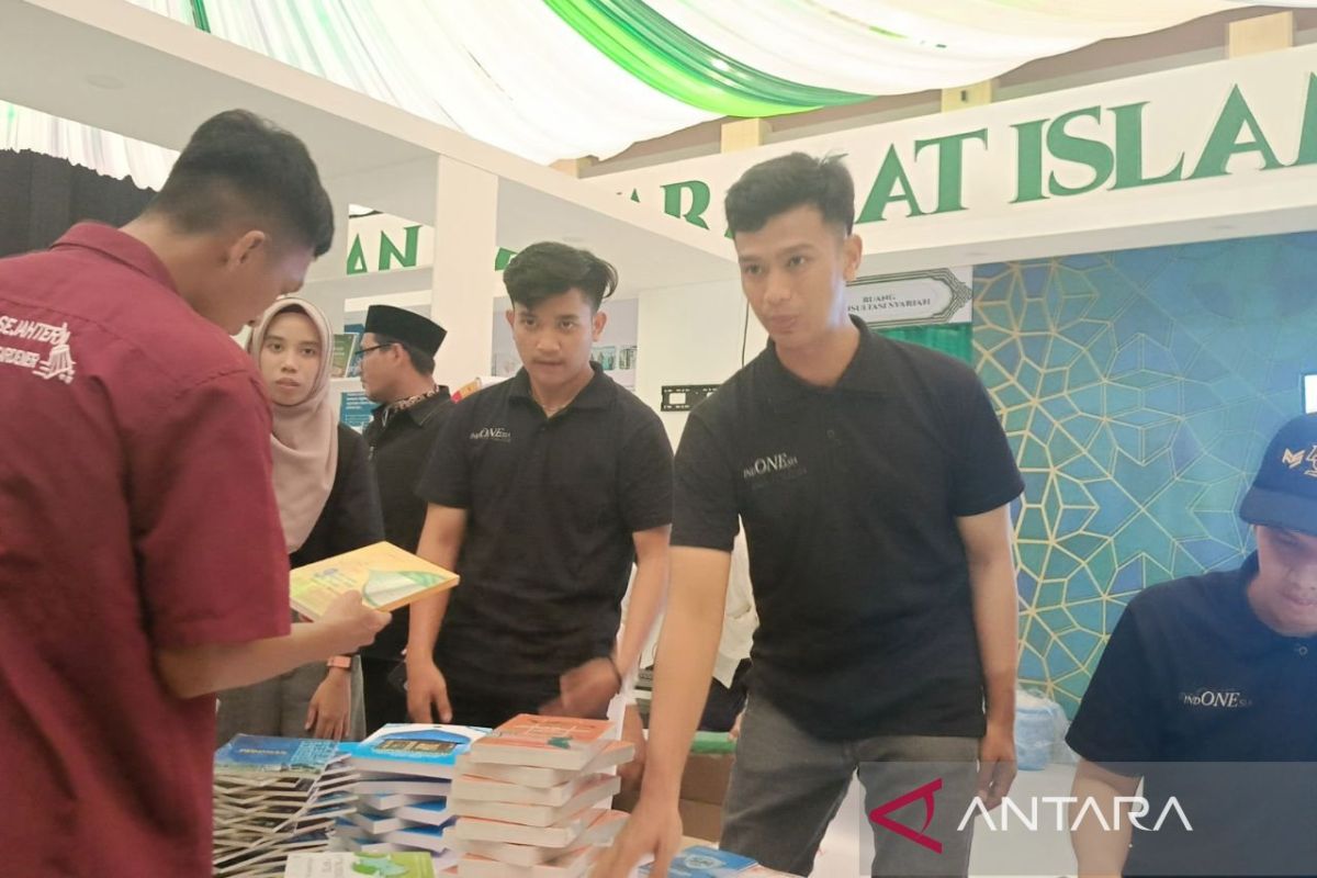 Pengunjung Expo MTQN XXX  ramai berburu buku gratis bertema keislaman