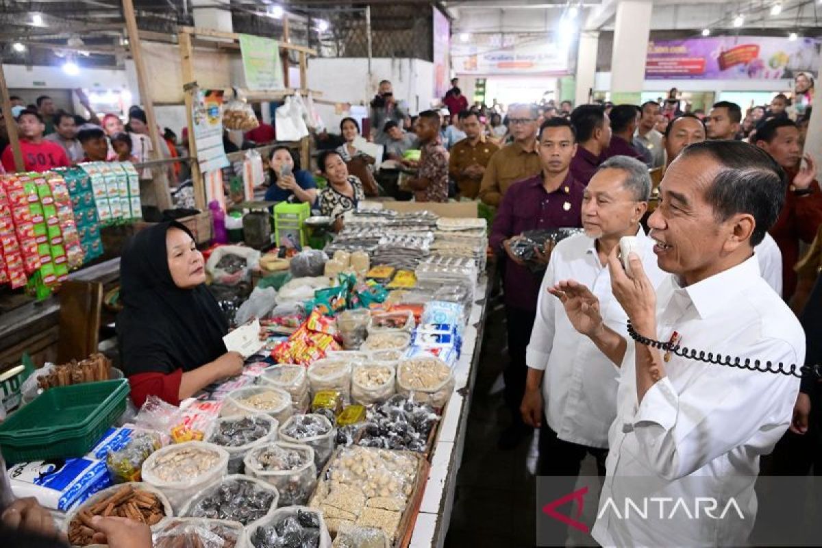 Presiden kembali gunakan megafon saat pamit ke warga di Deli Serdang