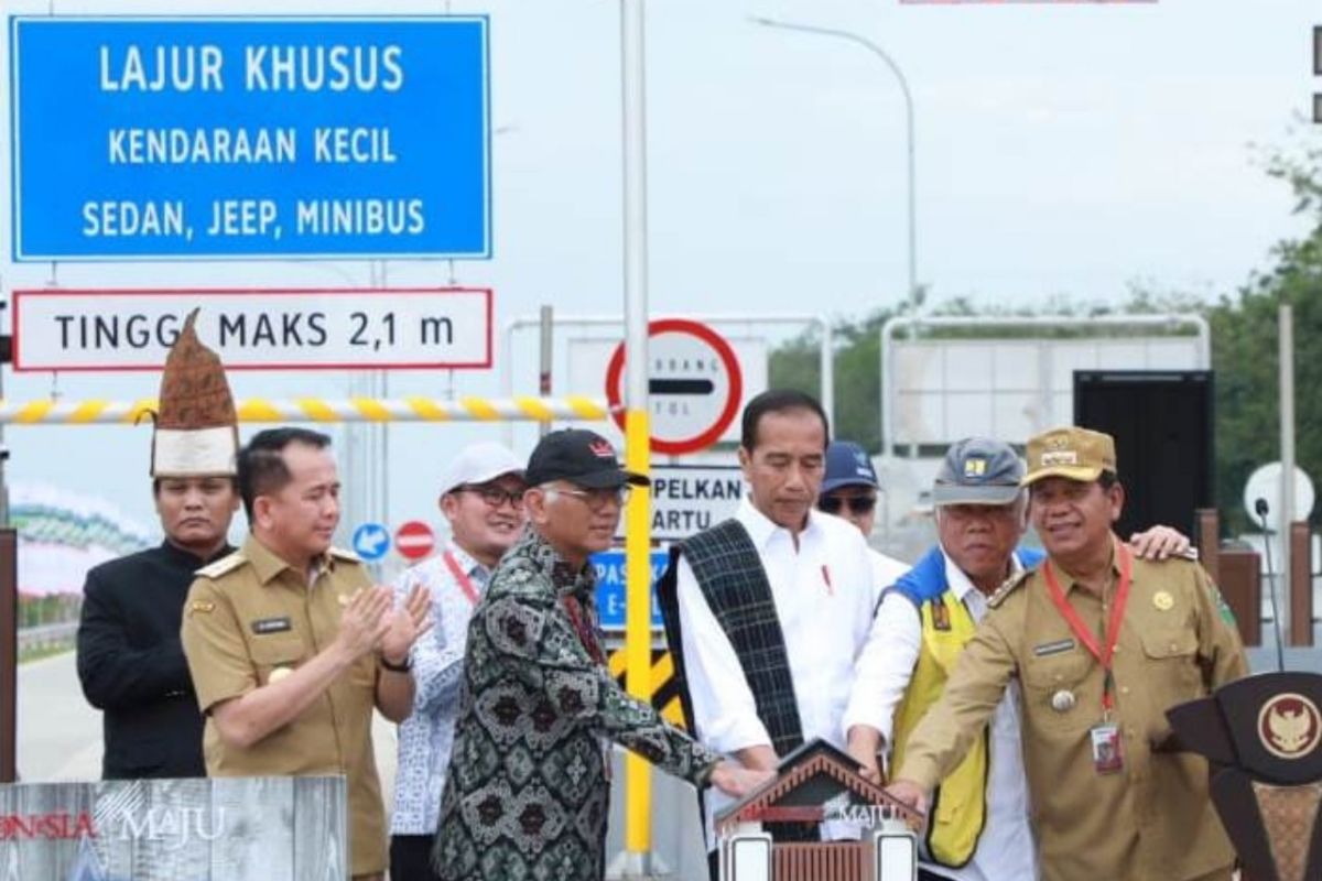 Bupati Simalungun dampingi Presiden RI resmikan Jalan Tol Trans Sumatera