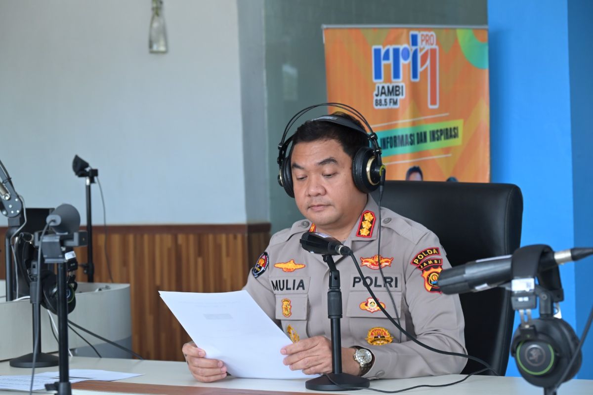 Kabid Humas Polda Jambi jadi pembaca berita di RRI