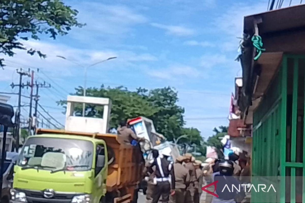 Satpol PP Balikpapan tertibkan pengecer BBM