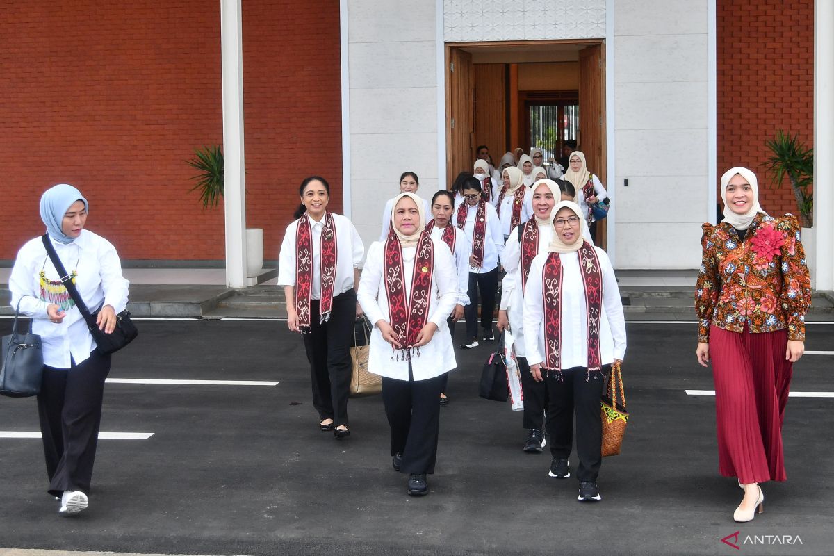 Ibu Negara bertolak ke Kaltim tinjau kerajinan hingga bermalam di IKN