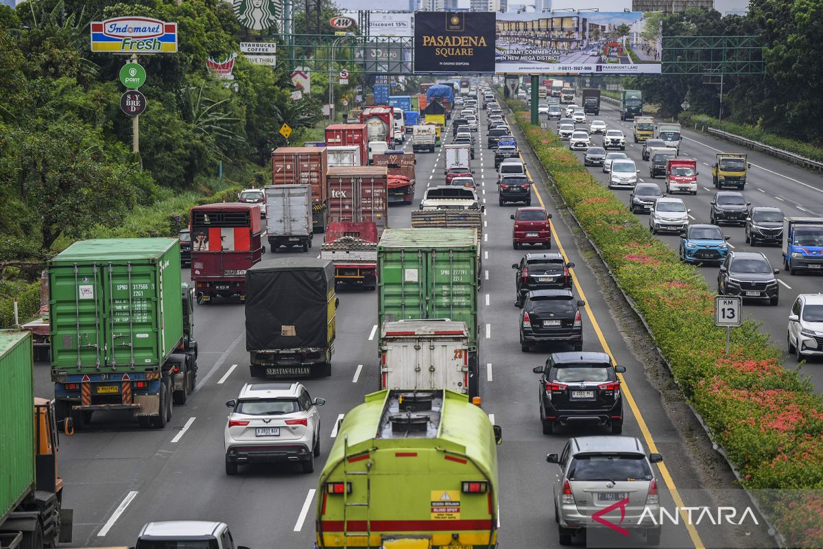 Kemacetan di Tol Jakarta-Tangerang akibat perbaikan jalan