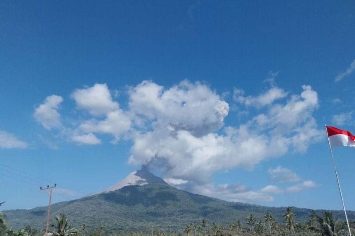 Gunung Lewotobi di Flotim kembali erupsi