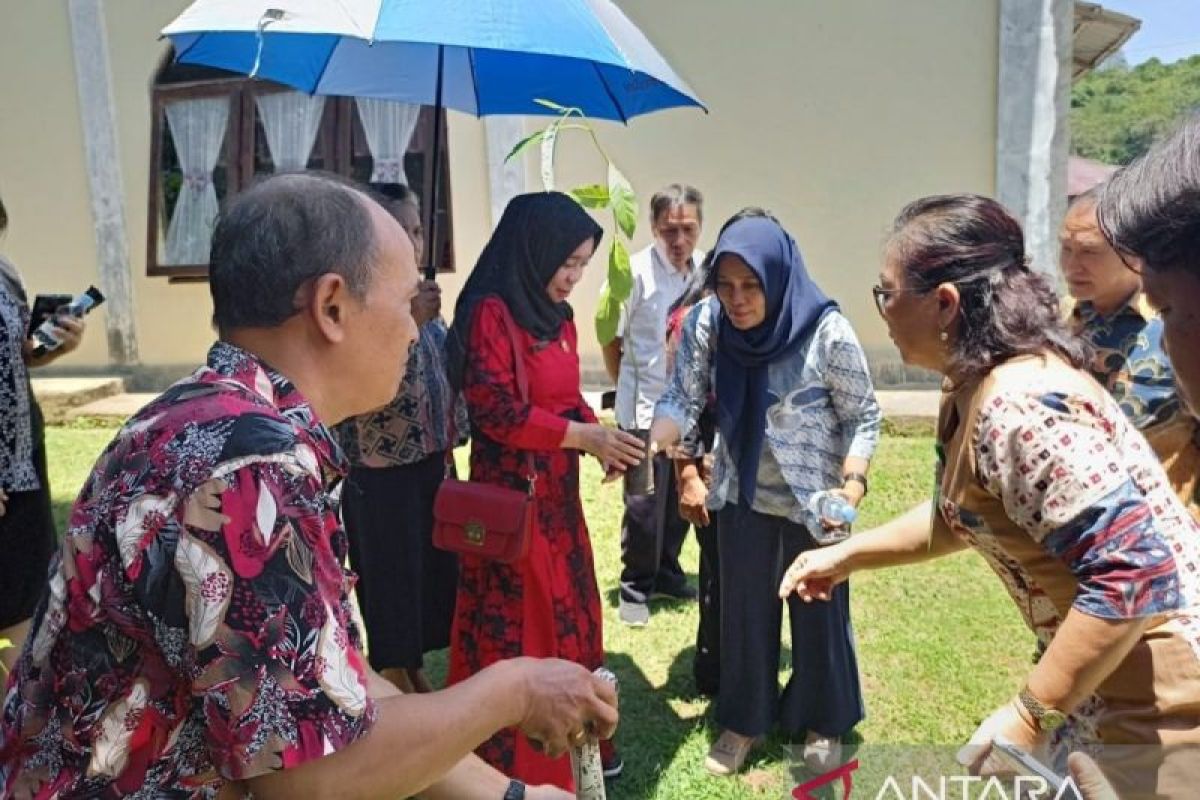 Kantor Kemenag Manado kolaborasi gereja lakukan penanaman pohon