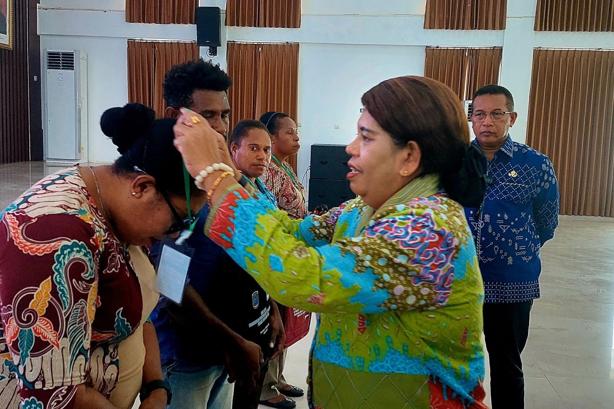 Pemprov PBD tingkatkan kapasitas OAP membatik tunjang ekonomi keluarga