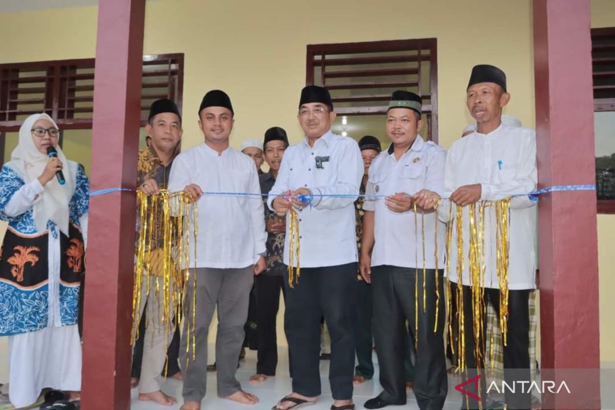 Bupati Tanjabbar Anwar Sadat meresmikan gedung baru SDN 29 Pasar Senin