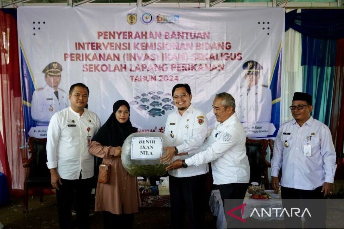 Pemkab HST salurkan bantuan invasi ikan bagi warga di 10 kecamatan