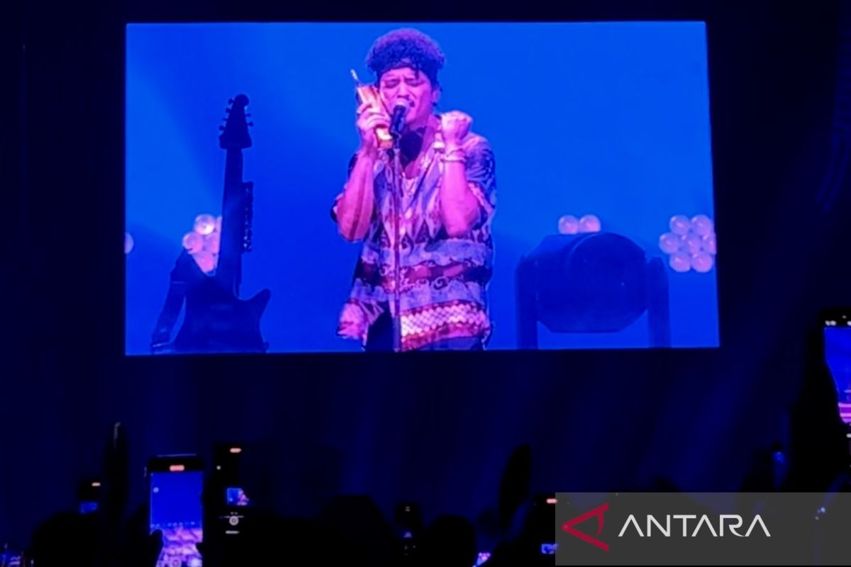 Bruno Mars:  Aku kangen kamu sayang