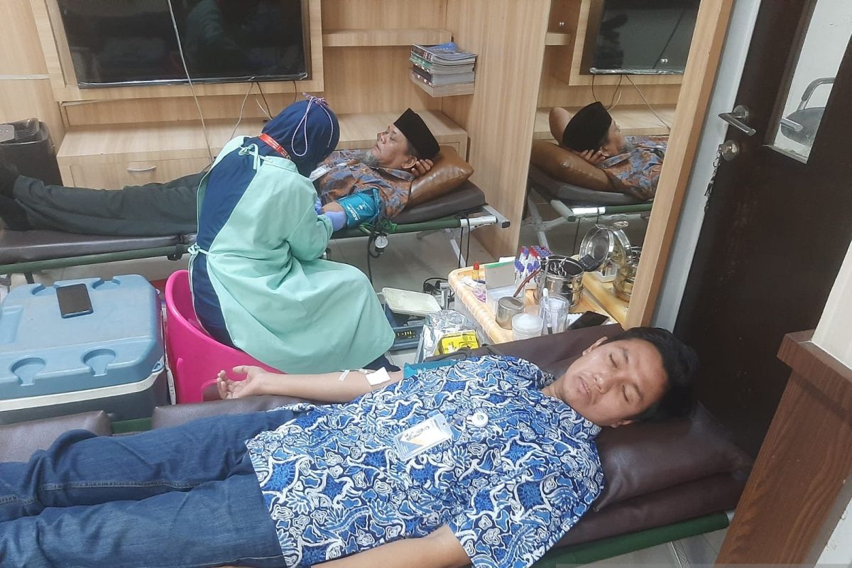 Perumda Tirta Bhagasasi Bekasi gandeng PMi gelar donor darah sambut HUT ke-43