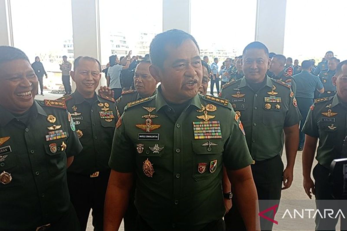 Presiden beri arahan kepada pejabat TNI dan Polri di Istana IKN