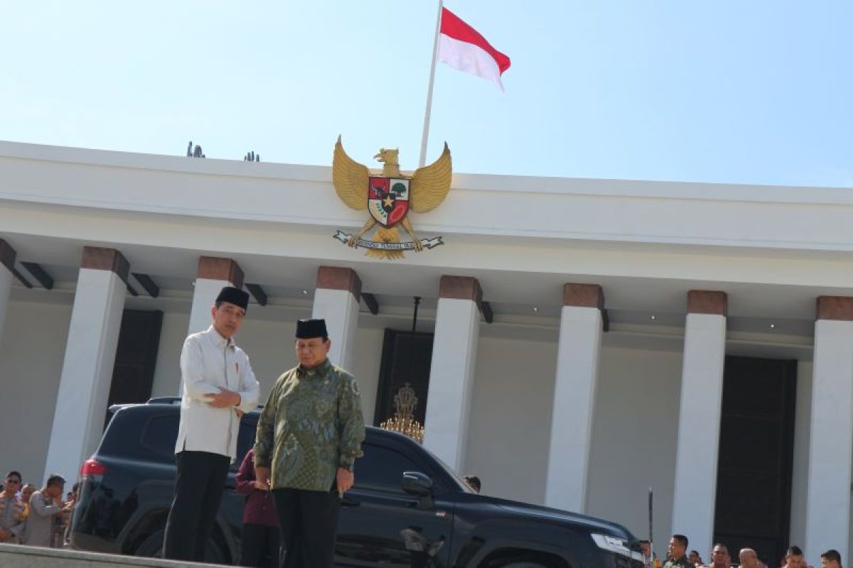 Prabowo simak - catat pengarahan Presiden Jokowi di IKN