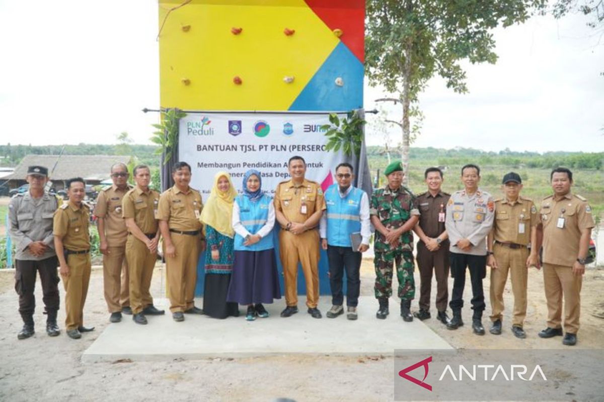 PLN Bangka Belitung salurkan bantuan sarana pendidikan sekolah alam