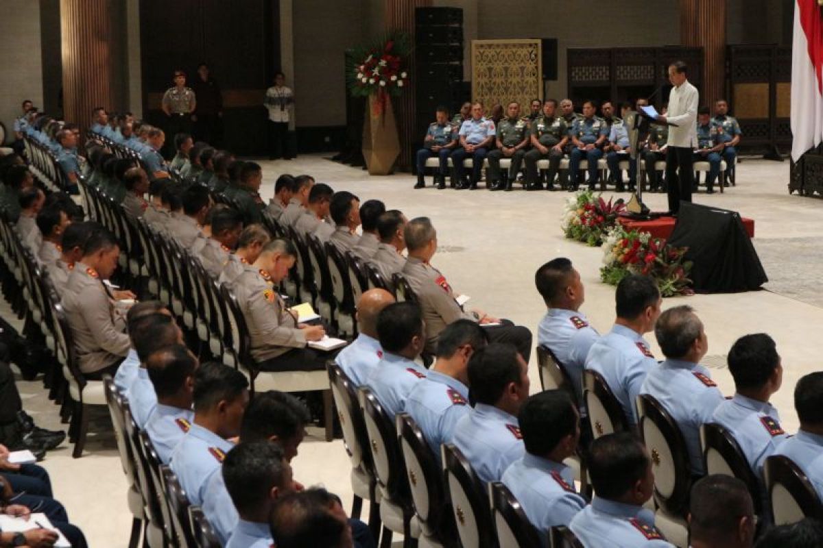 Presiden Jokowi minta TNI dan Polri terus perbaiki citra agar semakin dicintai rakyat