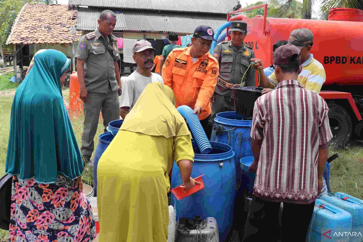 Pemkab Bekasi kembali distribusikan air bersih di delapan kecamatan