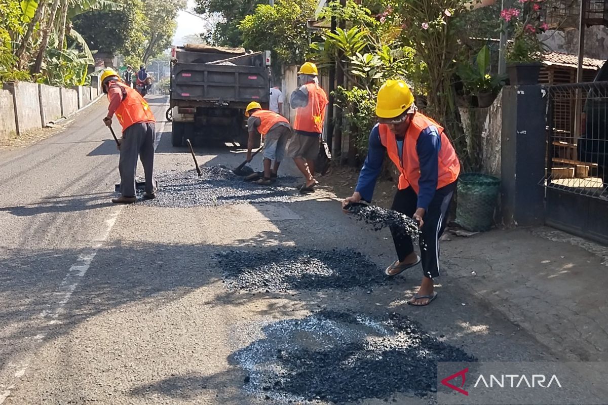 Pemkab Kudus  perbaiki jalan menuju objek wisata Rahtawu Kudus