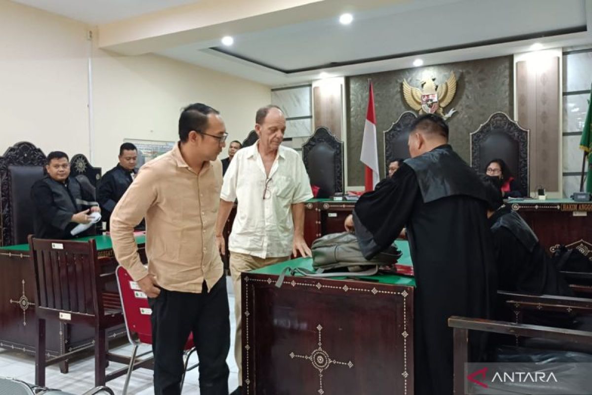 Dua terdakwa eksploitasi SDA Gili Trawangan dituntut denda Rp5 miliar