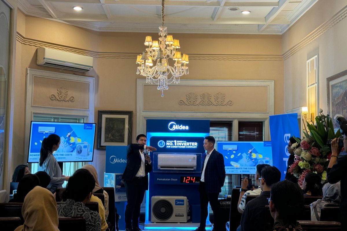 Midea hadirkan AC inverter kapasitas  PK di Surabaya